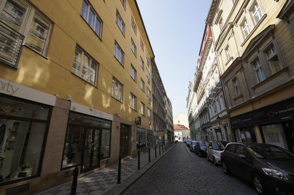 Apartment Benediktska Prag Exteriör bild